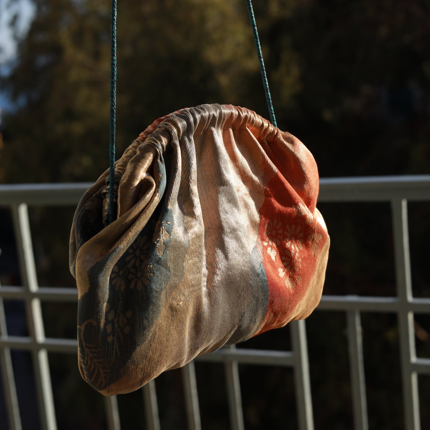 Demi Lune Clutch OBI Oro