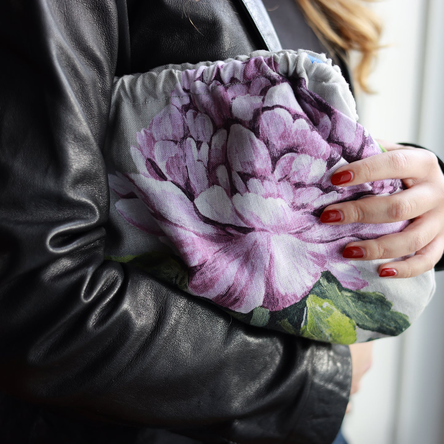 Clutch floreale in lino