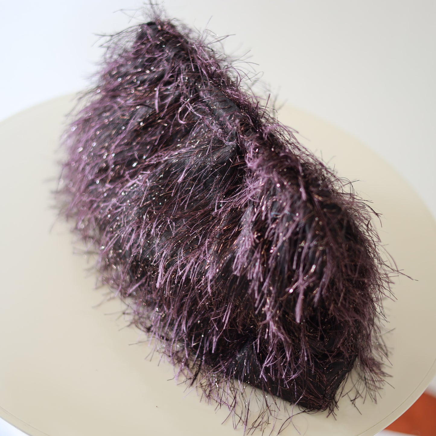 Clutch in Seta con piume